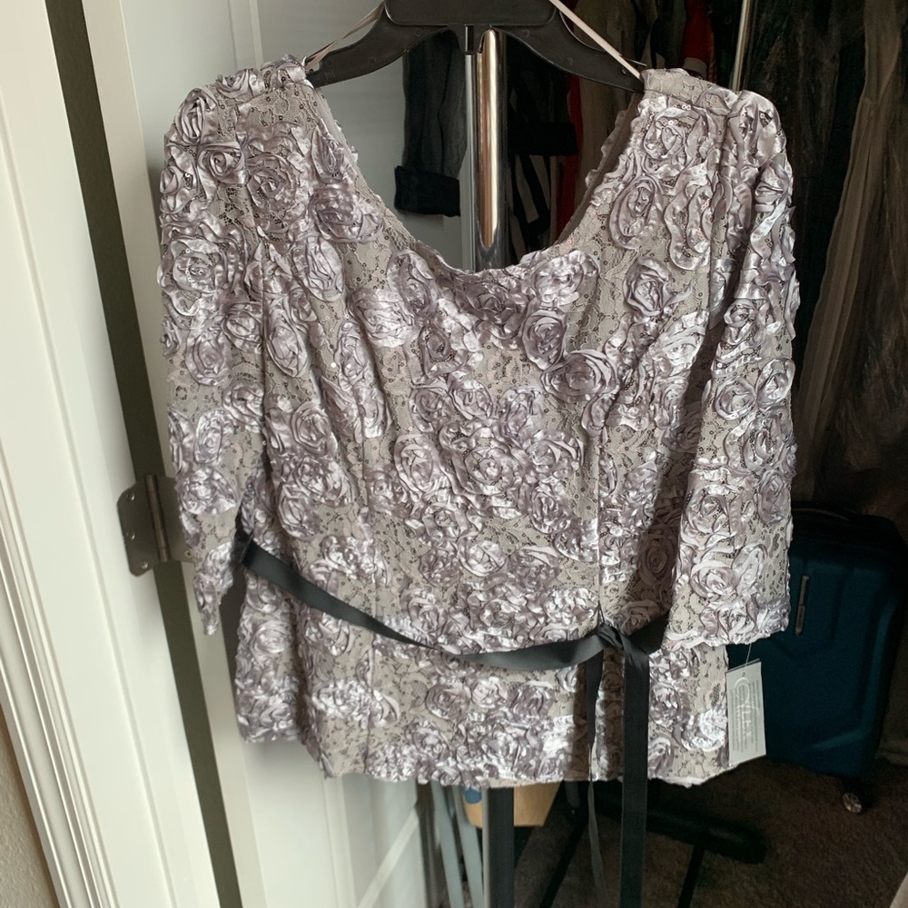 Alex Evenings, formal lace blouse.